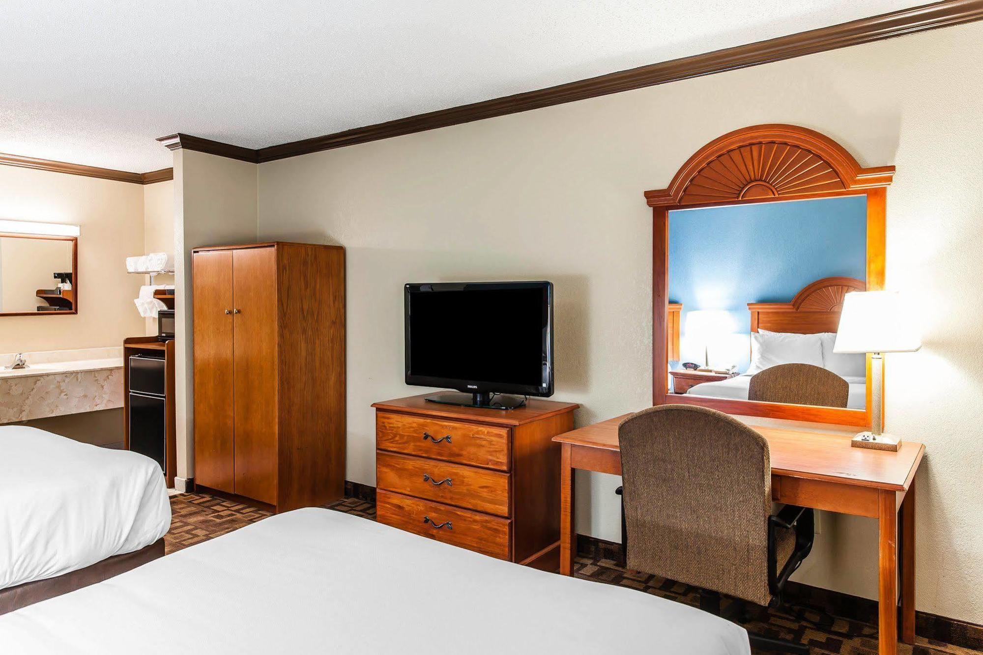 Comfort Inn & Suites Квакертаун Экстерьер фото