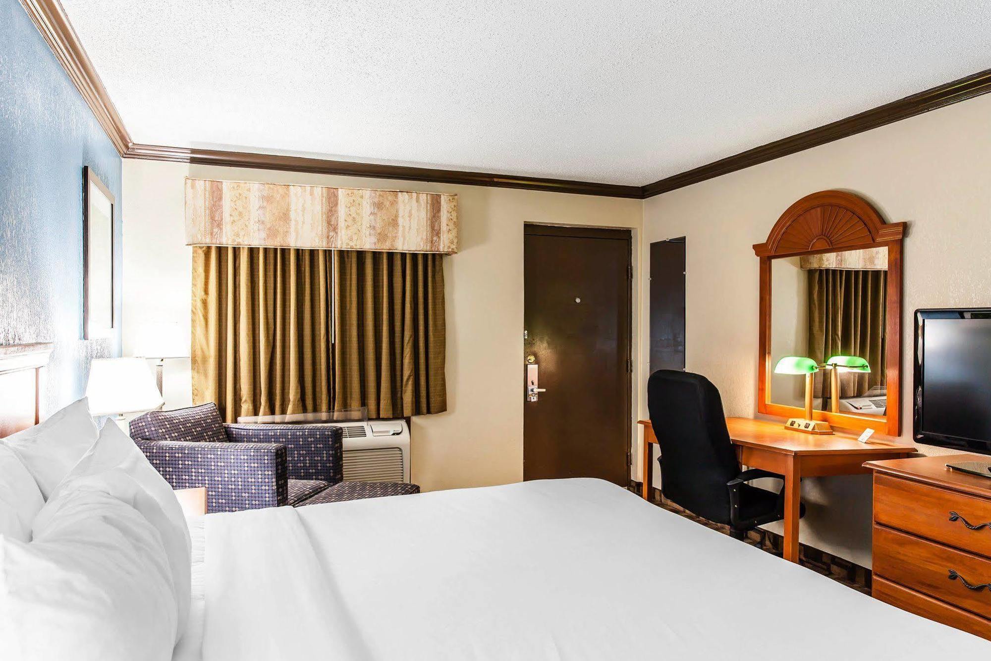 Comfort Inn & Suites Квакертаун Экстерьер фото