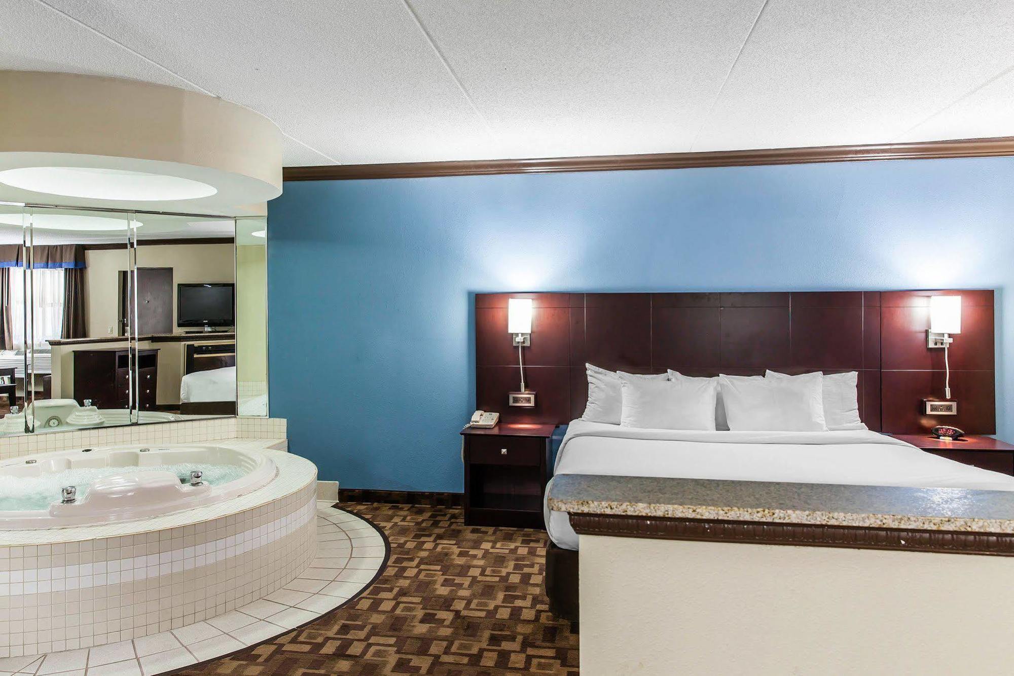 Comfort Inn & Suites Квакертаун Экстерьер фото